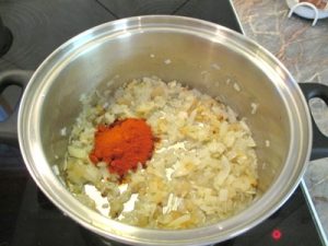 Fűszerpaprika hozzáadása