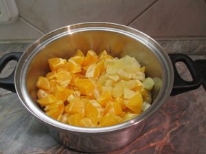 Narancs és citrom feldarabolva