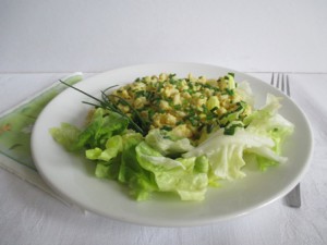 Tojásos nokedli zöld salátával