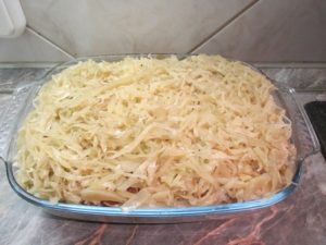 Rakott káposzta rétegek lerakva
