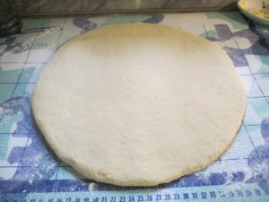 Kelt tészta kinyújtva