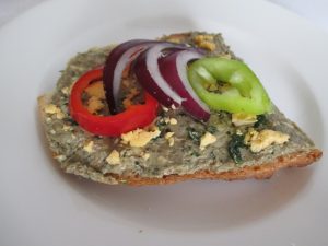 Padlizsánkrémes-zöldséges szendvics