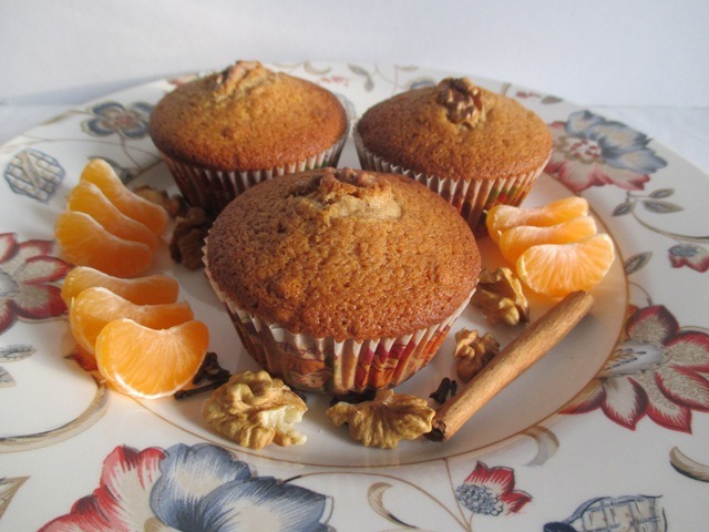 Karácsonyi muffinok tányéron