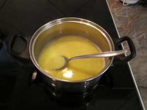 Mézes-vajas-vaníliás öntet