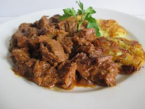 Marhapörkölt 1