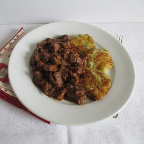 Marhapörkölt dödöllével