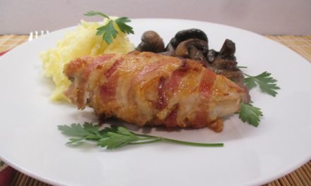 Baconbe tekert csirkemell