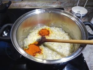 Piros paprika hozzáadása