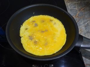 Omlett sütése 2