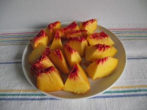 Őszibarack darabolt