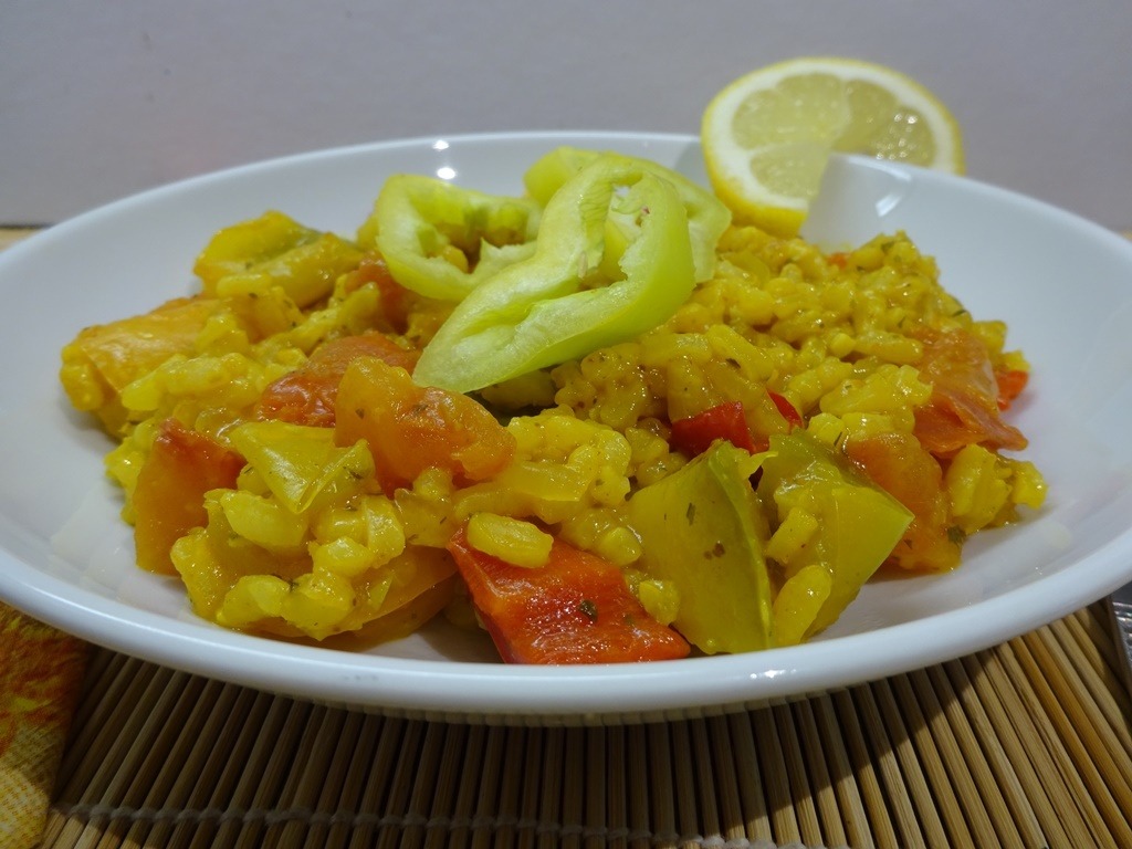 Zöldséges paella tálalva 2