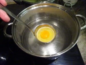 Buggyantott tojás 1 perc után