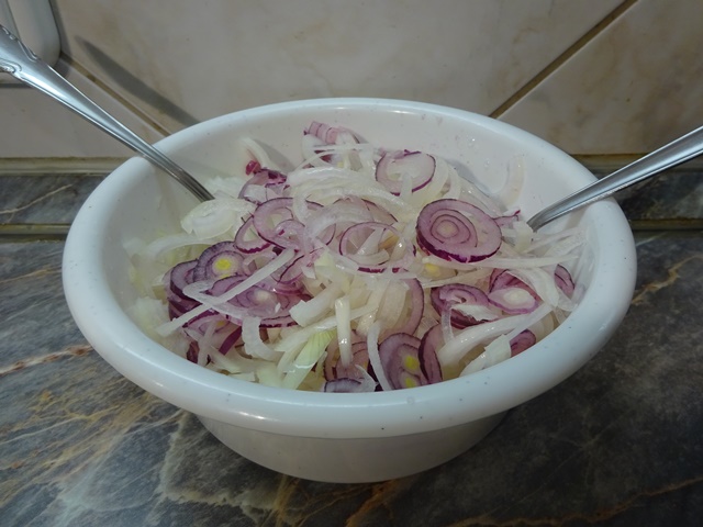 Hagyma saláta
