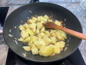 Szalonna, hagyma és krumpli