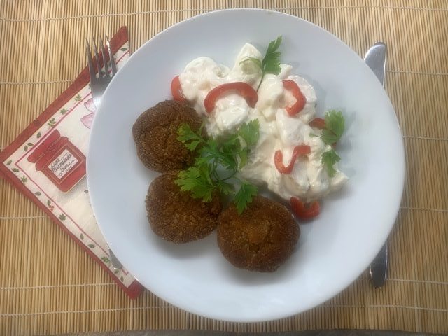 Csicseriborsó fasírt tálalva 1