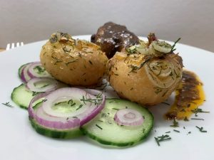 Kapros hagymás újkrumpli tálalva 2