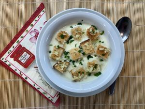 Sajtkrémleves tálalva 1