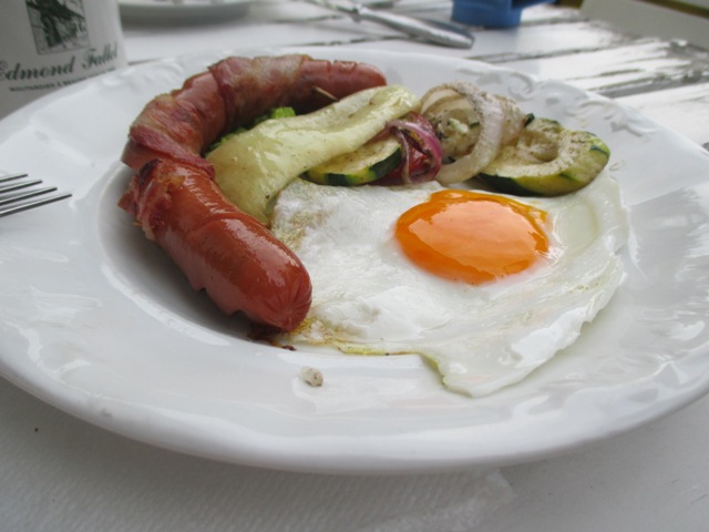 Grill reggeli