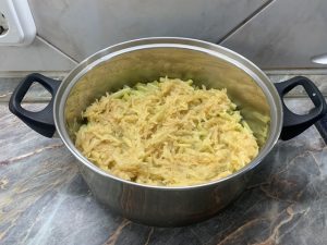 Főzés előtt reszelt krumplival