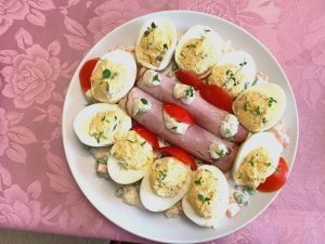 Töltött tojás és sonkatekercs 2