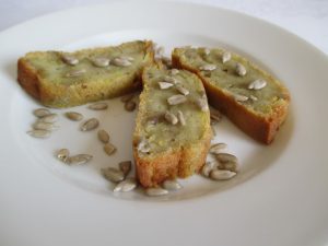 Banánkenyér tálalva 2