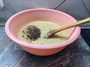 Darált dió és csokoládé hozzáadva