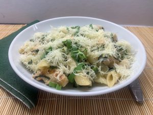 Medvehagymás csirkés penne