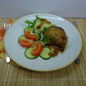 Sült csirkecombok tálalva 1
